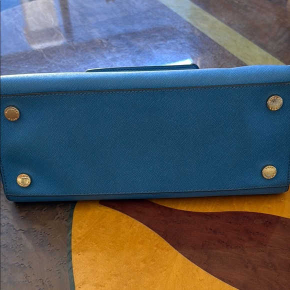 Michael Kors Beautiful Blue Selma Satchel with Gold Hardware - Picture 4 of 9